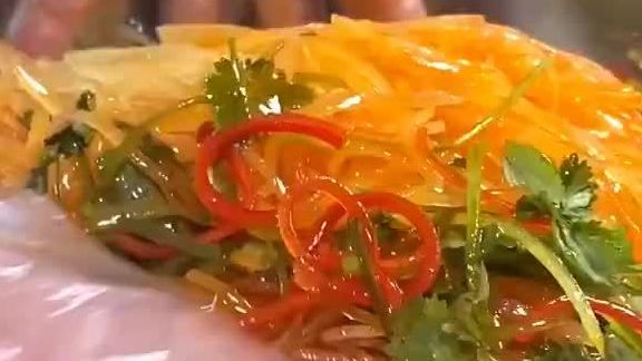 #天天美食# 【凉拌土豆丝】凉拌土豆丝这样做,老好吃了,快码住试试!