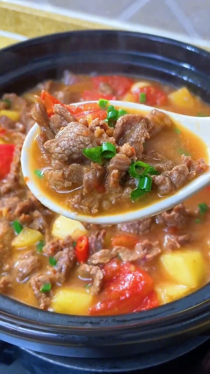 牛肉砂锅这样做,肉质鲜嫩,汤鲜味美,营养丰富,老少皆宜~