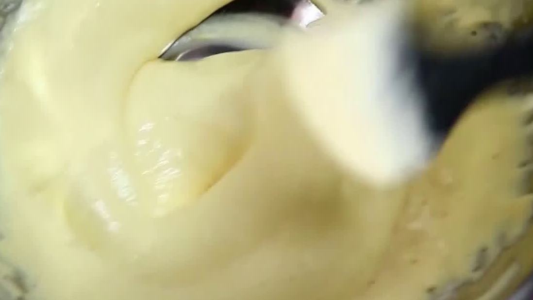 【兵哥哥的“休闲甜品”,你会不会心动?】嗨!还记得你失败的电饭煲蛋糕吗?听说兵哥哥会做蛋糕