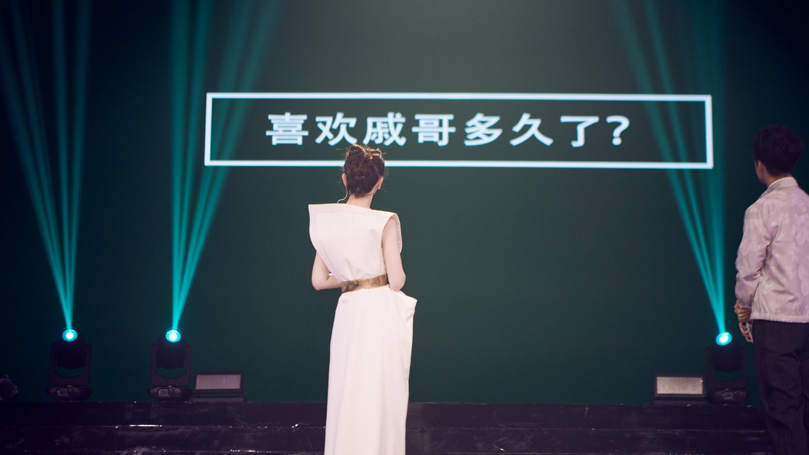 戚薇 [生日蛋糕]@戚薇1026生日快乐 我们来自天南海北,因你相聚于此。伴着悠扬的旋律,