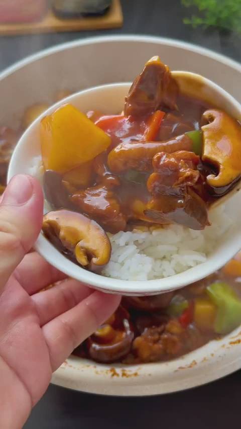 #跟着寿寿学做美食# 一周吃了三回的黄焖鸡,太香啦,汤汁拌饭小孩可以吃三碗!
