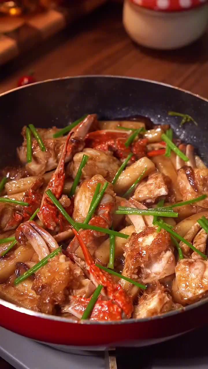 #中午吃什么#【梭子蟹炒年糕】年糕软糯,蟹香味十足,做法简单,比蟹还好吃~