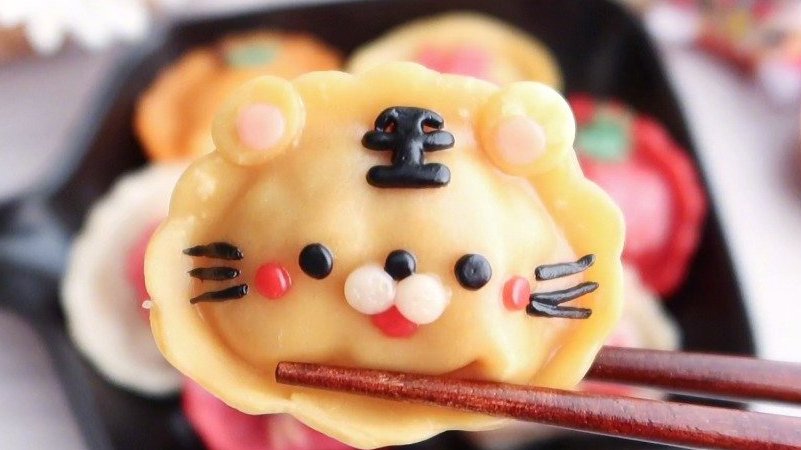 【Get!包饺子也能包出小老虎 】虎年眼会手废系列 过年当然少不了饺子,小老虎、达摩、锦鲤