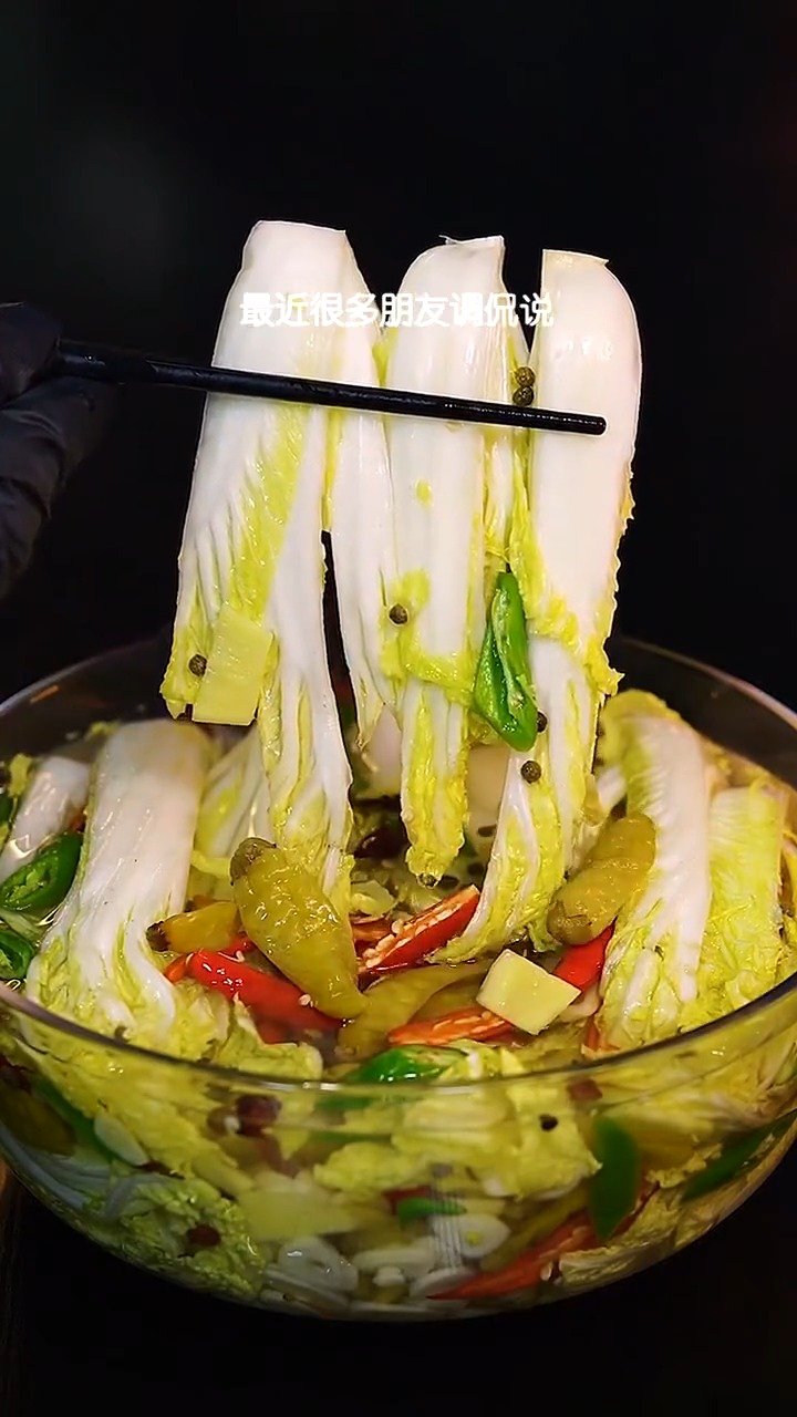 【开胃泡椒娃娃菜做法】非常开胃的一道菜,做法很简单,你吃过吗?不喜欢吃辣的可以少放辣椒 v