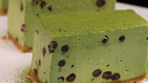 学生晒宿舍火锅被消防员找到爸爸做的布朗尼蛋糕 【抹茶冻芝士做法】高颜值甜品,抹茶控简直不能