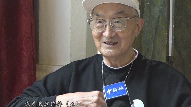 【武汉83岁穿搭博主走红:想为社会发挥余热】从事高校教育行业40余年,退休后摇身变为拥有近