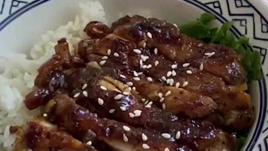 【黑椒烤鸡腿排】简单下饭,没烤箱可以煎着吃!可以提前腌制放在冰箱,一回家煎一下马上有美味吃