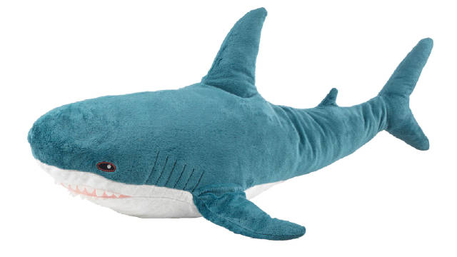 【还能见到网红鲨鱼吗?宜家中国暂未收到鲨鱼玩具停产通知:部分门店因供应问题暂时缺货】近日有