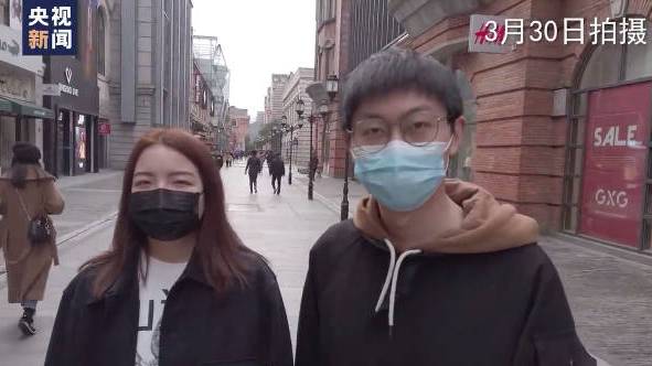 【武汉,好久不见,终于可以约会啦】3月30日,武汉多家大型商场购物中心恢复营业,商业街楚河