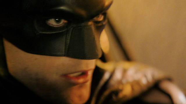 #新蝙蝠侠定档# 《新蝙蝠侠》今日释出中国内地定档预告!影片由马特·里夫斯执导,罗伯特·帕