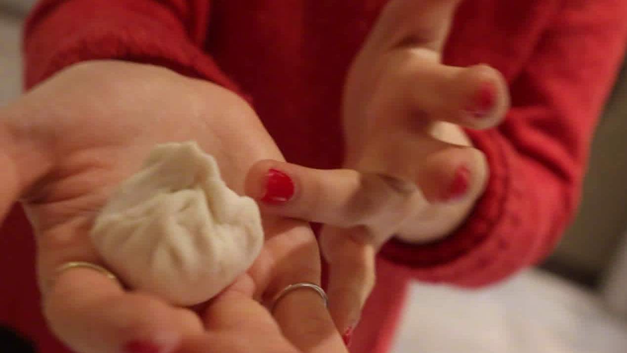 【南翔小笼包:9克皮21克馅16道褶子,妥妥的指尖艺术!】老外眼中的年夜饭在不少老外的眼中