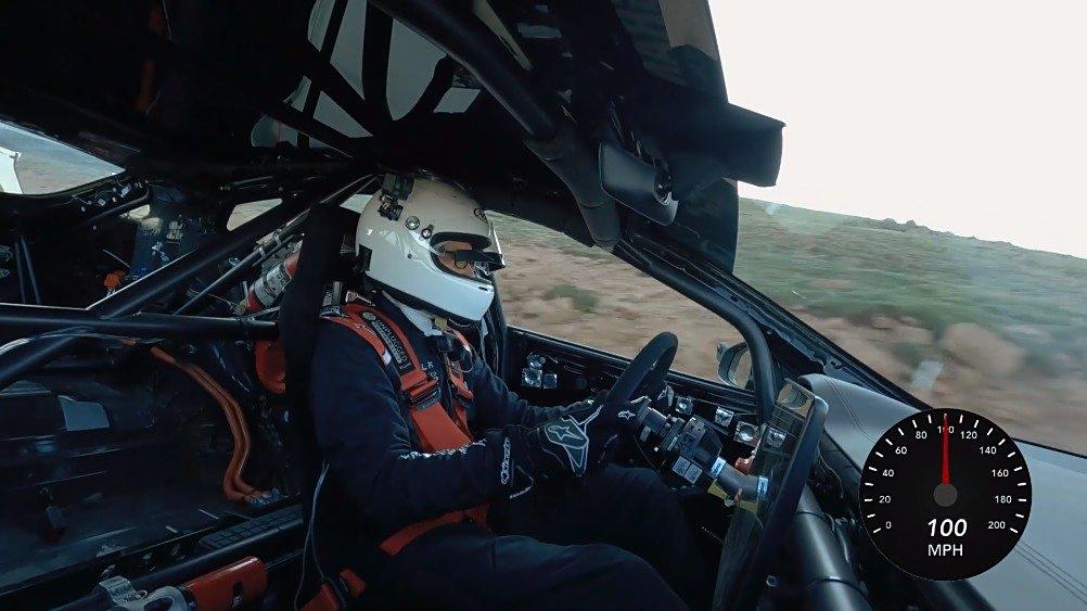 特斯拉Model S Plaid版派克峰爬山赛练习视频,由赛车手Randy Pobst驾驶