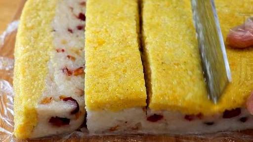 #美食# 35块钱一份的黄米凉糕,教你家庭做法,香甜软糯,喜欢的马住#不可辜负的美食# 