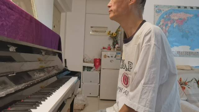 《大鱼》由尹约作词,钱蕾作曲,周深演唱,发行于2016年,是动画电影《大鱼海棠》印象曲。歌