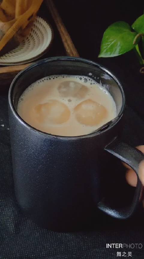 聪儿子回来我就保证,每天在家亲手做奶茶,再也别点什么外卖了,糖精太多难怪长胖了。自己做不难