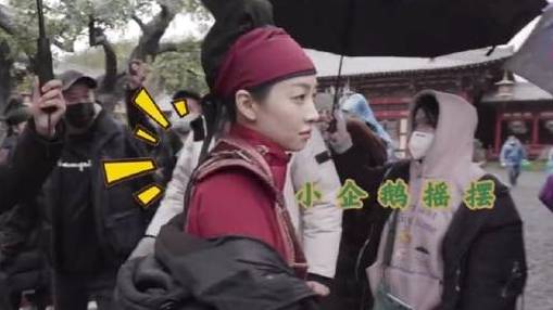 #宋茜风起洛阳# 宋茜《风起洛阳》拍摄花絮～小企鹅摇摆式走路,脚突然不听使唤可还行,打戏动