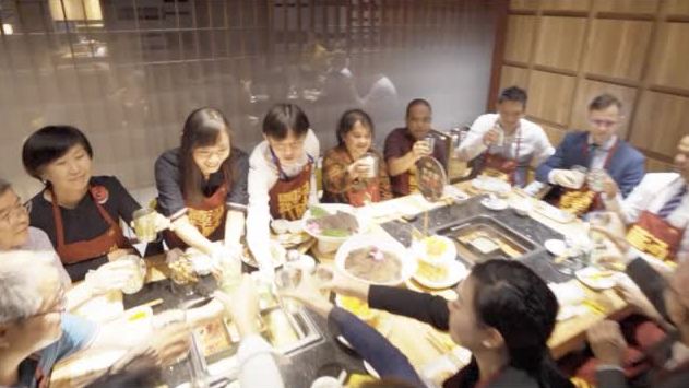 【称小油条为面包,涮锅要七上八下】国庆前夕,来自斯里兰卡、韩国、立陶宛、菲律宾、日本、印尼