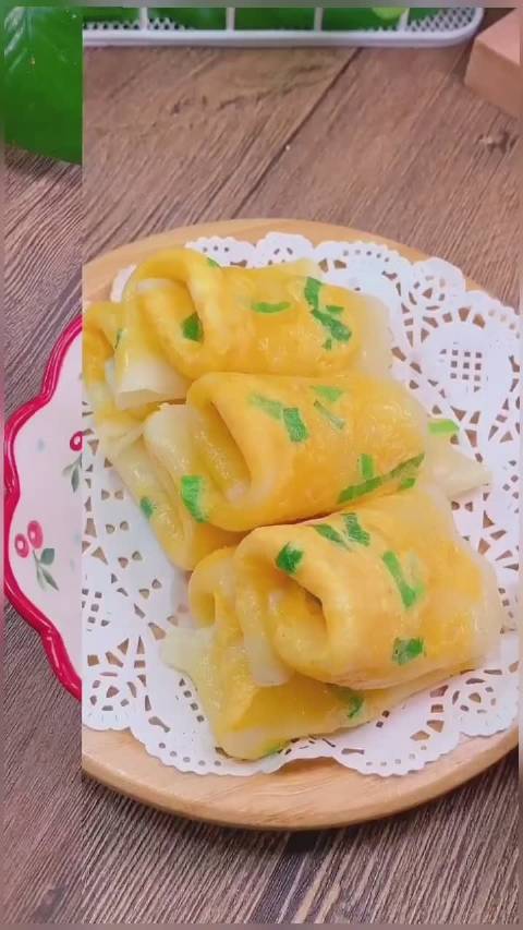 宝宝葱香鸡蛋饼,适合12个月以上宝宝~全家人也可以一起吃哦!(via 儿童安全不是小事)