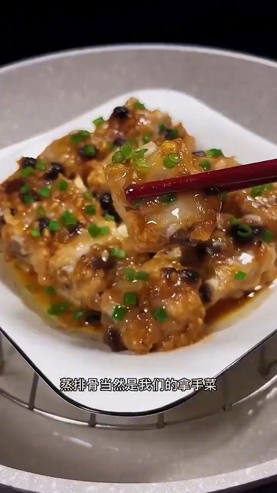 广东人超爱吃的香芋蒸排骨,做法简单,排骨鲜嫩,香芋软糯,真的太好吃了(天天美食推荐)