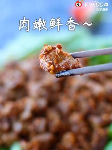 去店里撸串还是在家里享受美味?孜然羊肉做法来了,做法简单又解馋,把健康吃到肚子里快快收藏学