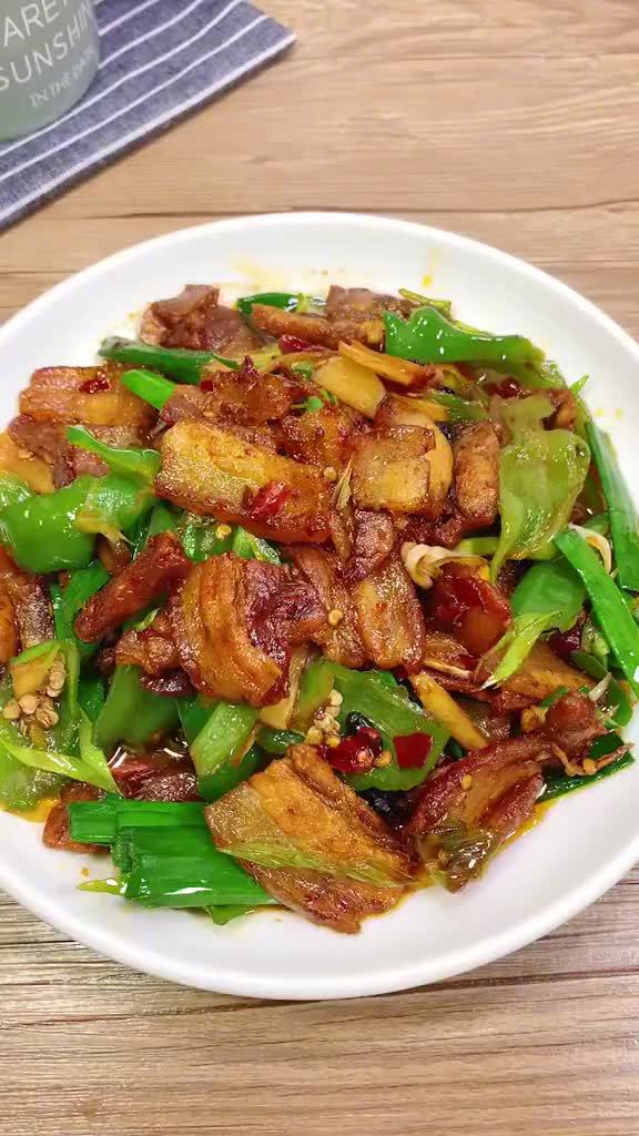 【青椒回锅肉做法】简单的家常菜才是考验技术的时候,你学会了吗