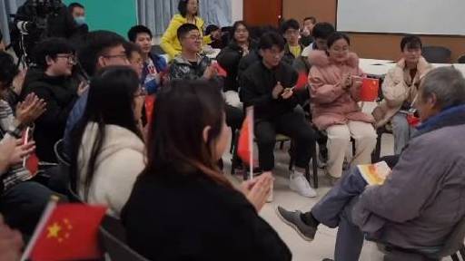 【一场跨越71年的对话 老兵与青年师生共观《跨过鸭绿江》】时隔71年,他仍然可以清晰准确地
