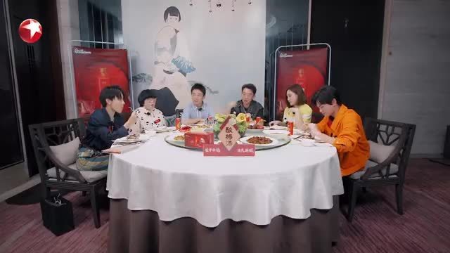 &nbsp;《打卡吧!吃货团》的成都之旅,打卡了很多成都美食,钵钵鸡、水煮肉片、怪味兔丁等等,看着就
