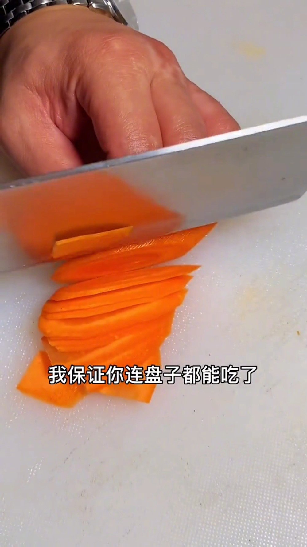 秋日易上火,不要过度进补哦~试试这道凉拌菠菜,做法简单,一盘不够吃(视频/精选私房菜)