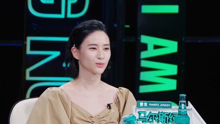 #这就是潮流#选手酸痞和夫人不吃鱼复刻并致敬了梅艳芳的舞台造型,仿佛一下把人拉进了那个年代