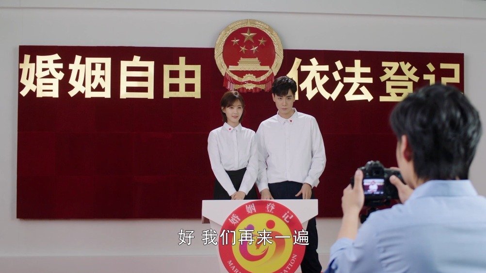 【糖分补给站】#我的时代你的时代#@胡一天 @李一桐 终于领证啦~97@演员李明德 辅导吴