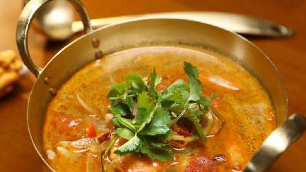 朋友们,喝冬阴功汤的时候就别谈什么人生了,这就是道悲喜交加的人生之菜啊。为啥这么说呢,你们