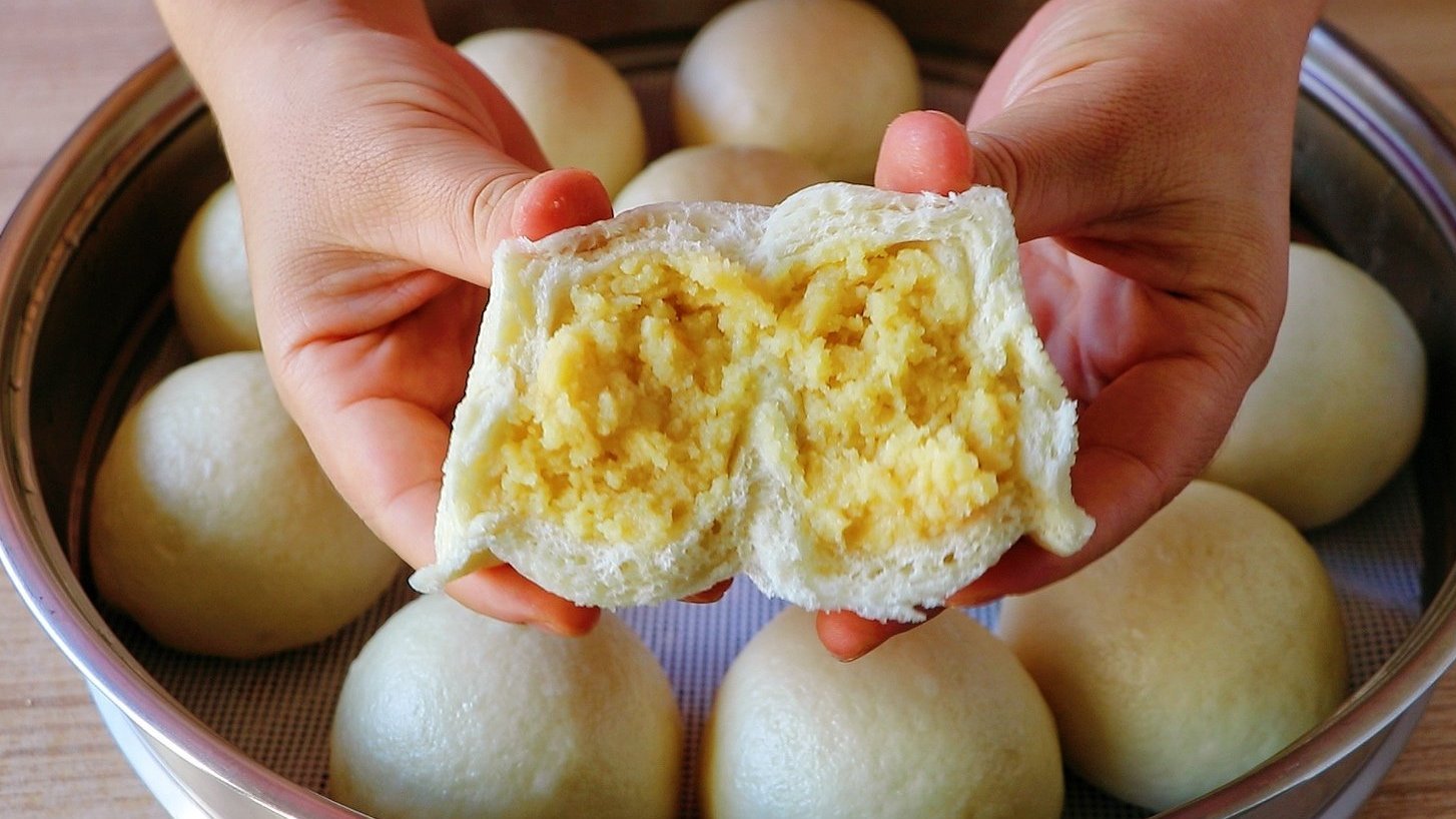 奶黄包详细做法,食材家里都有,香甜细腻奶香浓郁,学会再也不用买了。赶紧起床做起来吧#早安#
