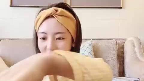 “吃”援武汉,邢菲选择经典的鸭货,绿洲分享开箱全过程,鸭头鸭脖鸭架鸭翅全都安排上!两眼放光