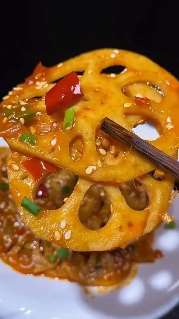 #跟着寿寿学做美食# 简单过瘾的香辣藕片,爽脆可口,吃一片都不会停~舌尖上的美食菜谱大全的