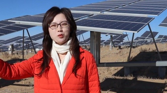 【沙漠中的骏马图长啥样 】在鄂尔多斯达拉特光伏基地,19.6万块光伏板拼成一匹骏马图,驰骋
