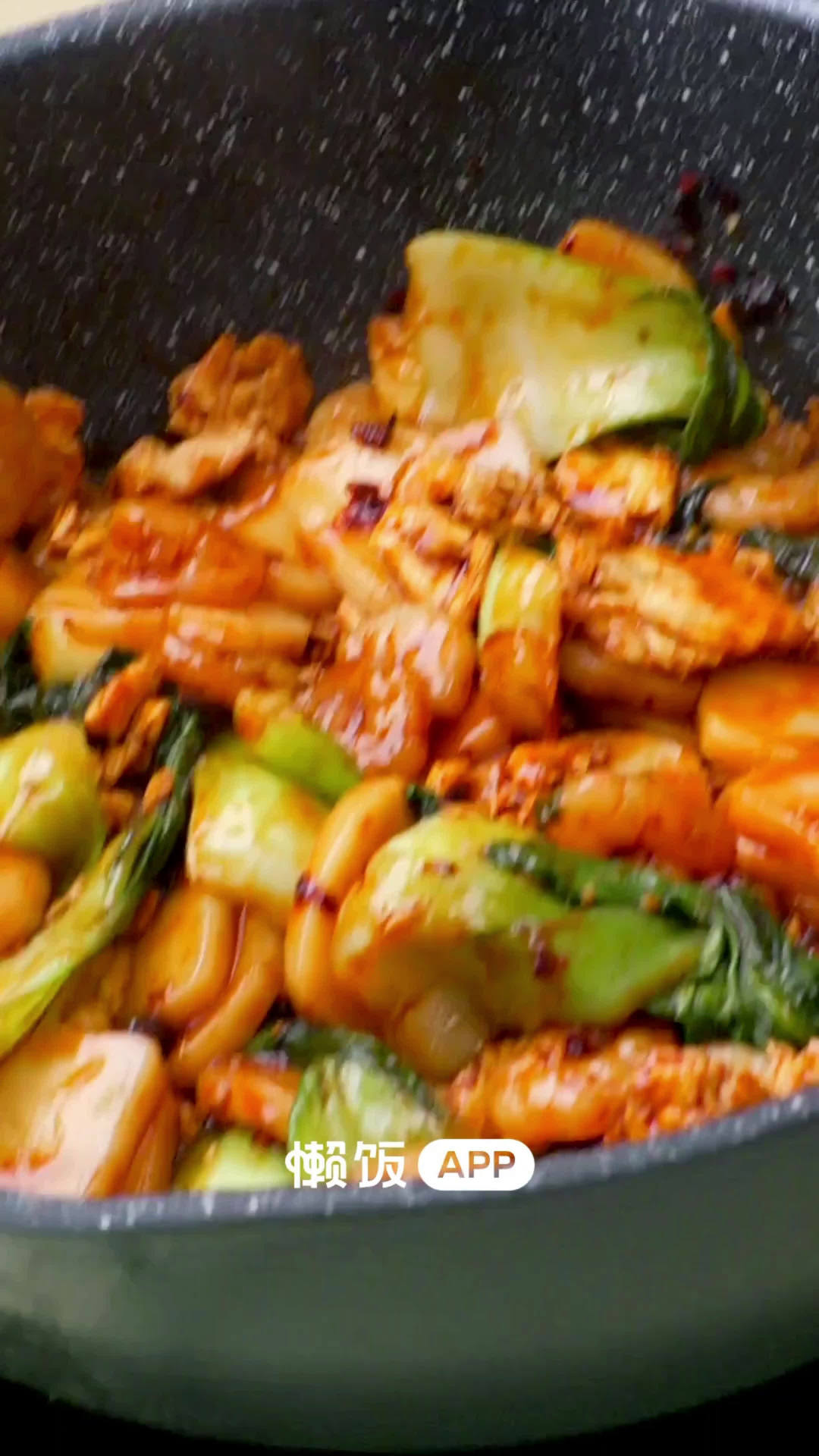 吃在许昌【酱油虾炒年糕】入味,料足,做法和食材也都非常简单,炒个鸡蛋,放点青菜和虾仁,炒出