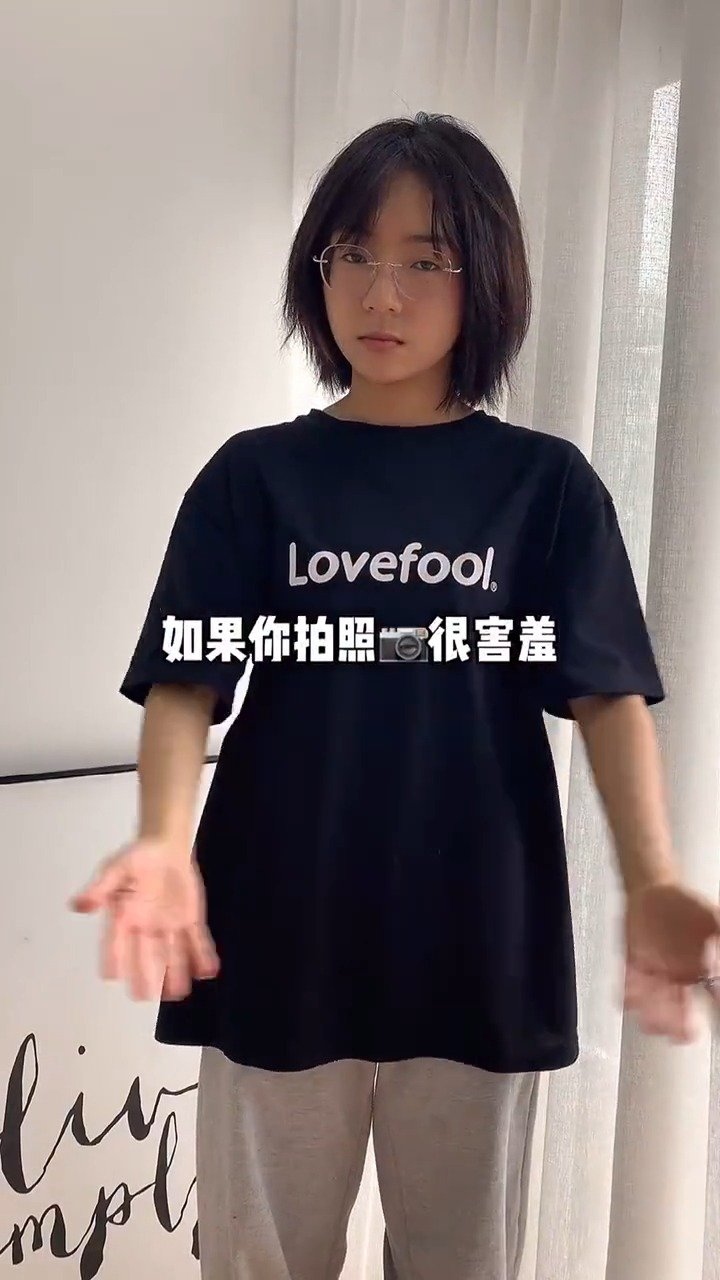 #喝奶茶万能拍照公式# 如果你拍照很害羞,只需一杯奶茶也能拍出美美的照片～不妨试试这样拍!