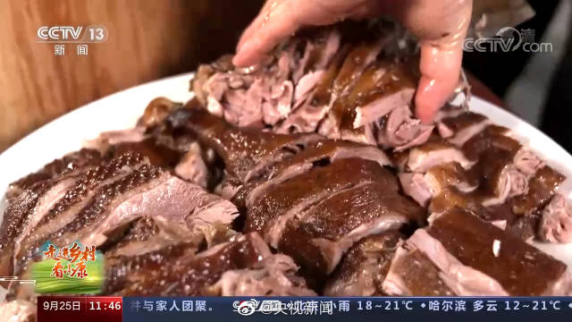 【潮汕宴席的必备菜有啥[馋嘴]】狮头鹅是世界上最大的鹅品种,有“世界鹅王”的美称。卤制后的