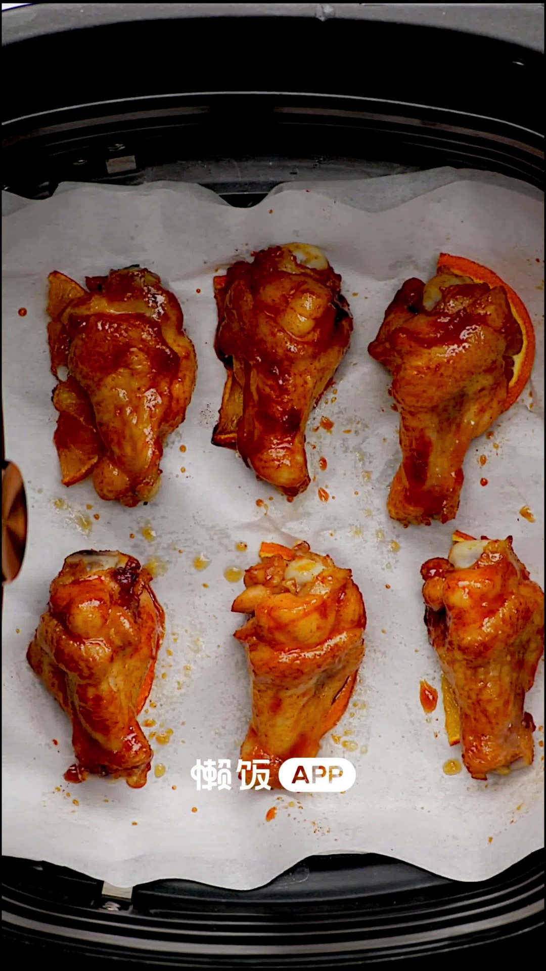 【空气炸锅香橙小鸡腿】橙香四溢的小鸡腿,酸甜开胃,果香浓郁,鲜嫩多汁,一口下去一天的疲惫都