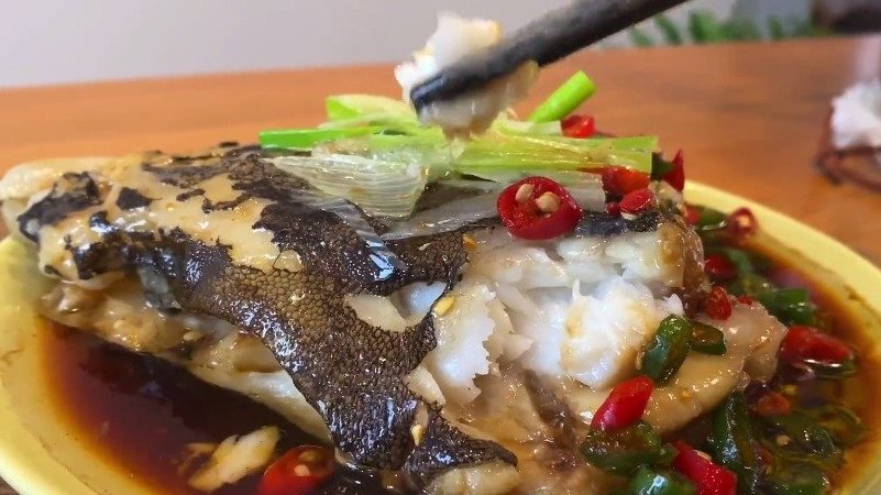 &nbsp; 【小虹厨房丨家常快手菜,一起搞点鸦片鱼头778~】在小虹的心中,有一道菜吃了会上瘾,那