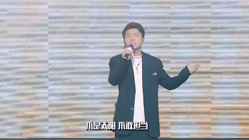 @尧顺宇0901 压轴演唱《背光》,这波我就不夸了,话筒给你,你们来转评揪6个小可爱送小鲨