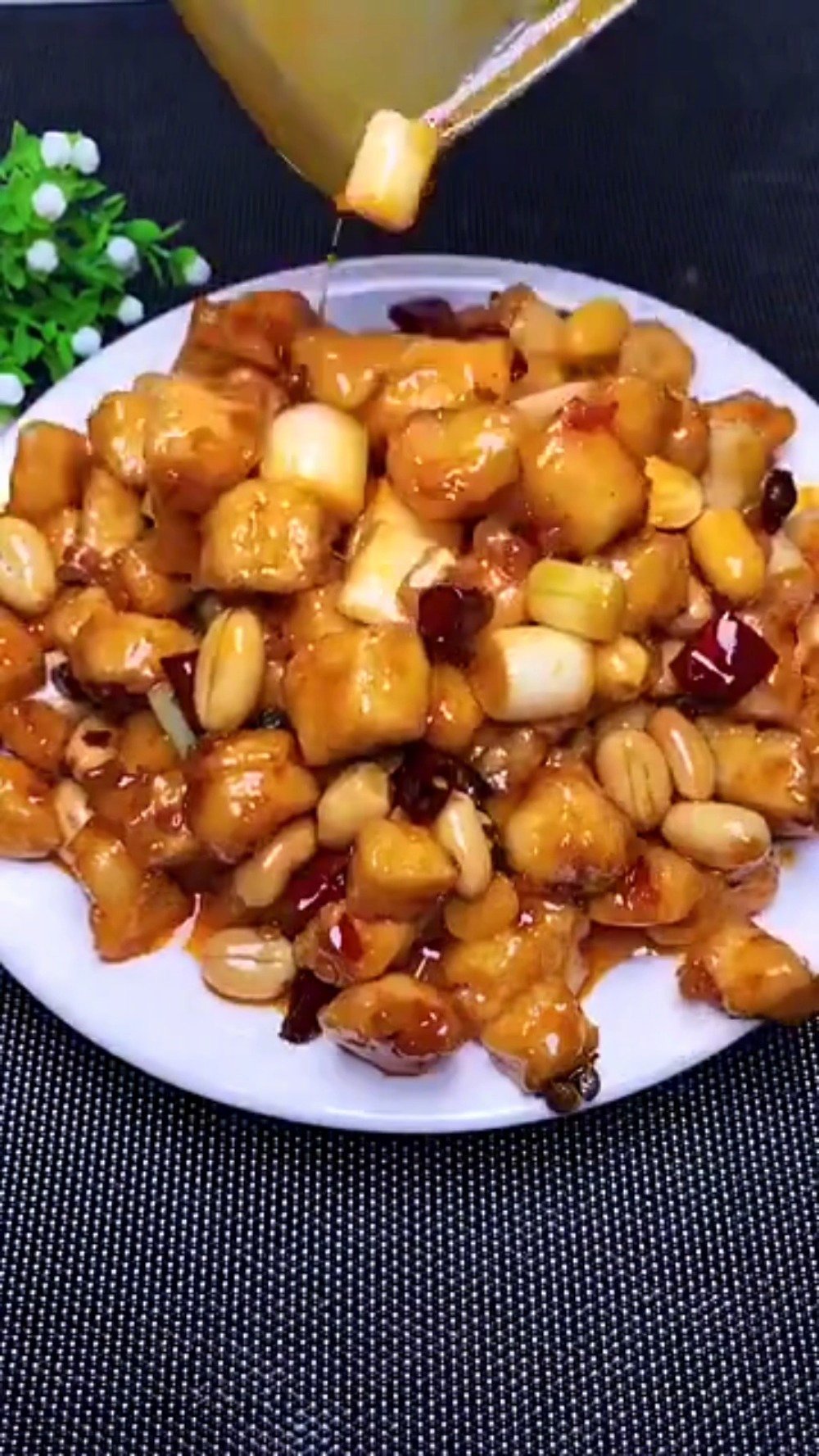 #美食时间#鸡胸肉版宫保鸡丁,做法简单,鲜嫩不柴。~