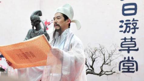 【成都因杜甫有了一个特殊年俗】传说女娲造出鸡狗猪羊牛马后,于第七天造出人,正月初七是人日。