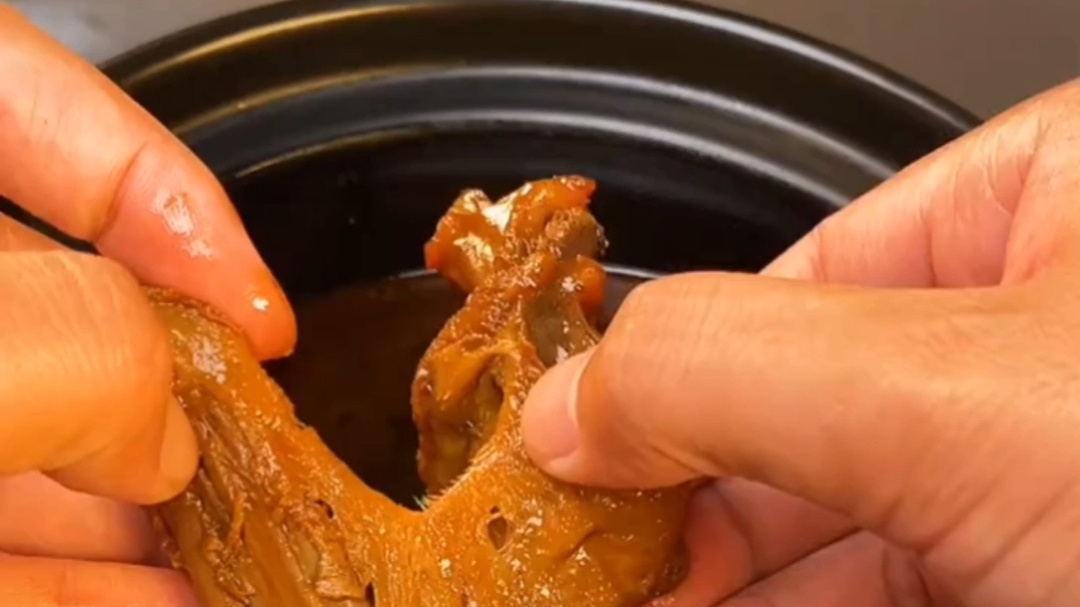 你知道绝味鸭脖为什么没有周黑鸭,秘诀在这 家庭版卤味鸭脖做法简单,做出的美味比周黑鸭好还吃