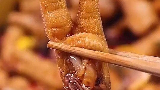 【柠檬鸡爪】做法简单,开胃可口,煲剧必备小吃~~~感觉水果和鸡爪搭配莫名新鲜怎么回事?(D