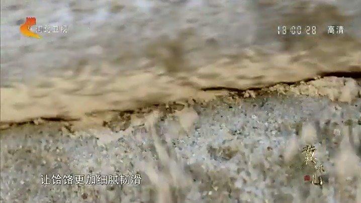 【燕赵美食纪录片丨饸饹】饸饹(读音hé le)是将豌豆面、莜麦面、荞麦面或其他杂豆面和软,