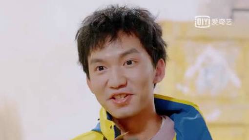 “高端的食材往往需要简单的技巧”,朴实的敦煌小院也能承载大草原的美味吃着现烤羊肉串的浩源@