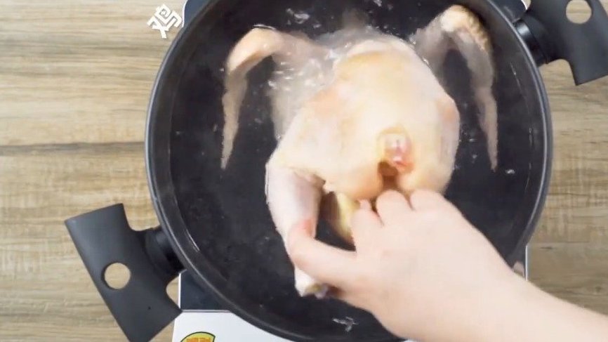 #美食时刻#【椰子百香果白切鸡】清清爽爽的白切鸡鸡肉椰香动人、蘸水酸爽开胃更重要的是口感紧