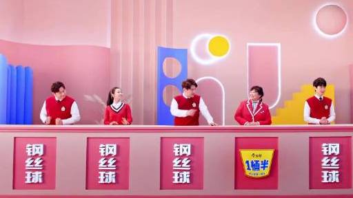 据说今天 今麦郎方便面 一桶半有一个秘密活动要举行,作为一个“有身份”的人,我给大家走个后