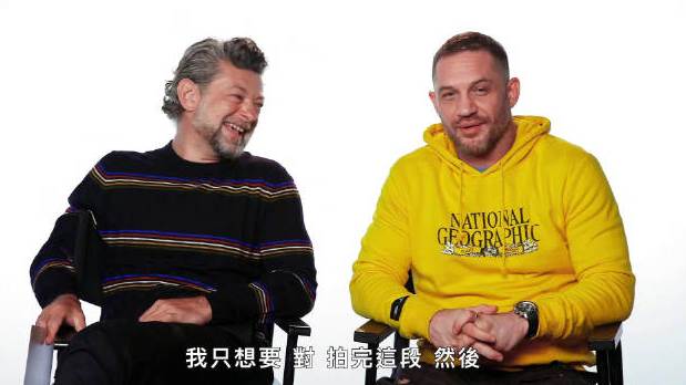 【汤姆·哈迪和《毒液2》导演安迪·瑟金斯回答网友的热门问题!】比如:汤姆·哈迪是什么口音?